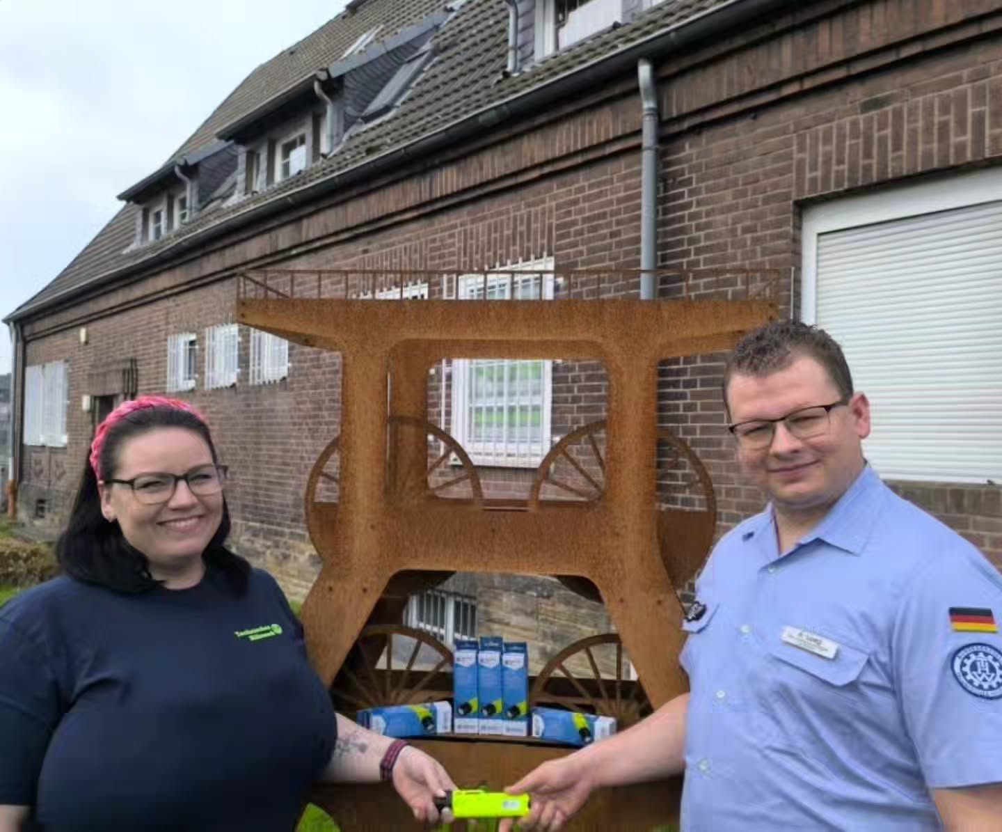 50 neue Helmlampen für Helfende